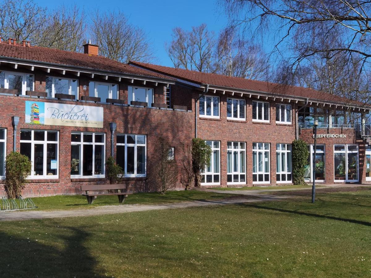Schaake Hooksiel - Charmante Reetdachwohnung & Kostenfreier Parkplatz Екстер'єр фото