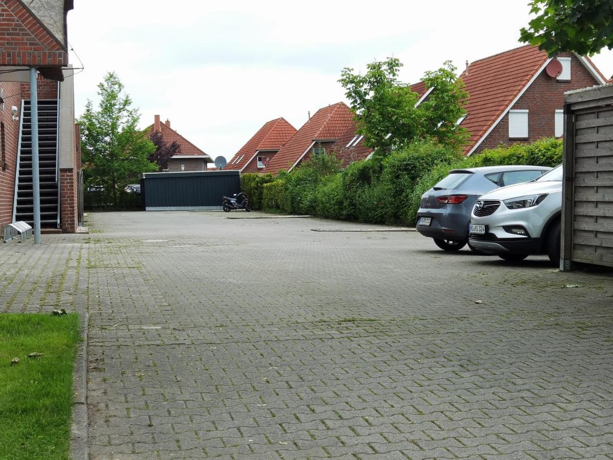 Schaake Hooksiel - Charmante Reetdachwohnung & Kostenfreier Parkplatz Екстер'єр фото